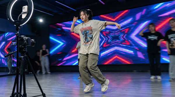 萝莉岛舞蹈视频